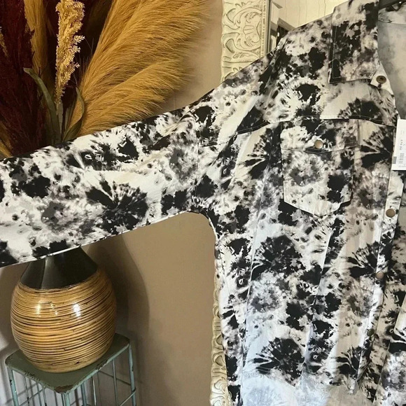 Mudpie • Sterling Tie Dye Shacket - Picture 3 of 11